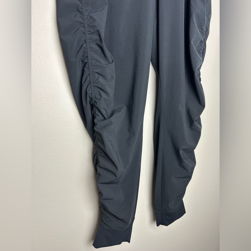 Athleta Women’s Attitude Jogger Black 8 Ruched Dance Travel Athleisure Pilates - Picture 9 of 9
